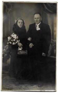 Viktorija in Luka Posega na poroki leta 1934